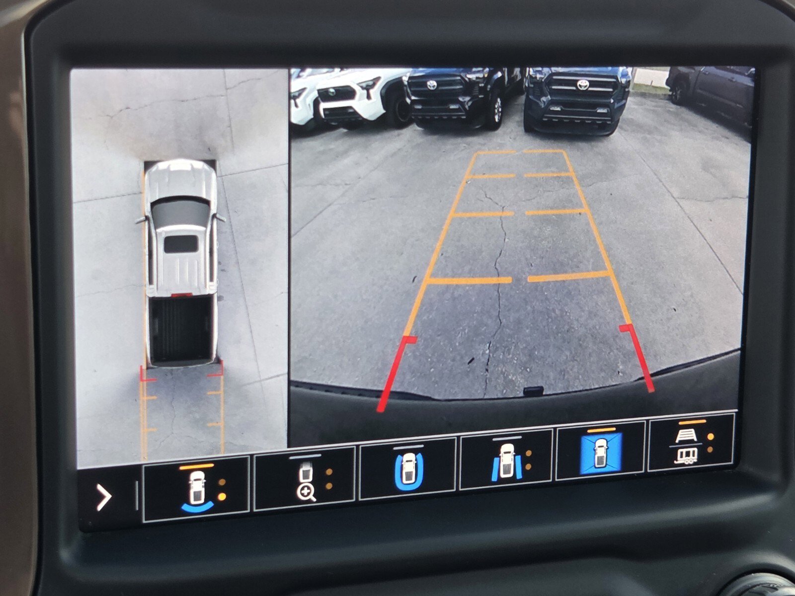 Used 2022 Chevrolet Silverado 1500 High Country w/ Technology Package image 17