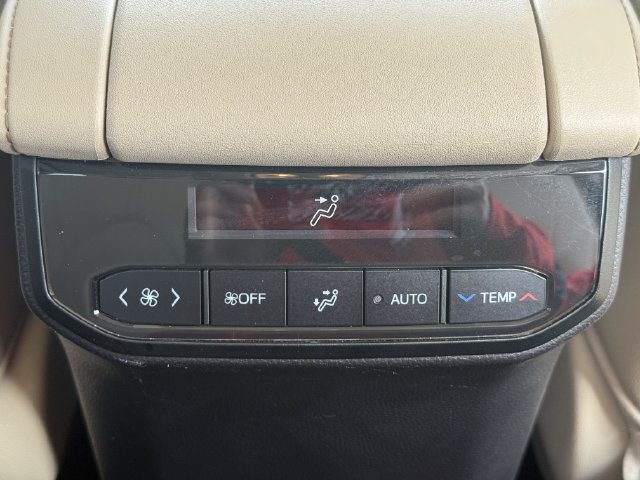 Used 2023 Toyota Highlander Limited AWD/4WD image 32