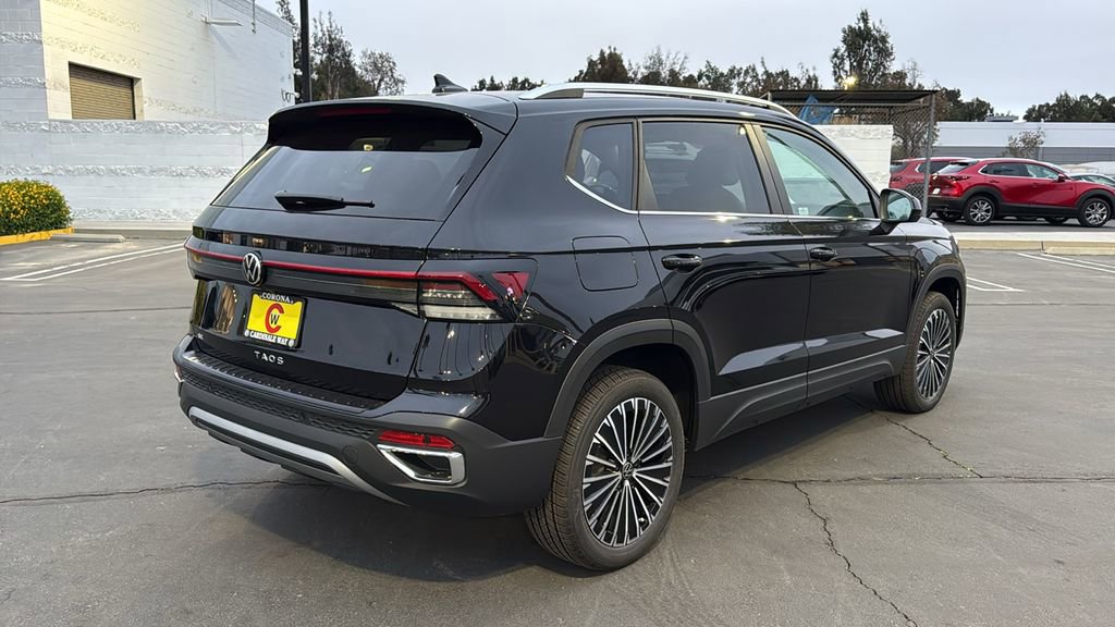 New 2026 Volkswagen Taos SE image 3