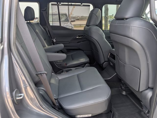 Used 2024 Lexus GX 550 w/ Accessory Package (2T) image 34