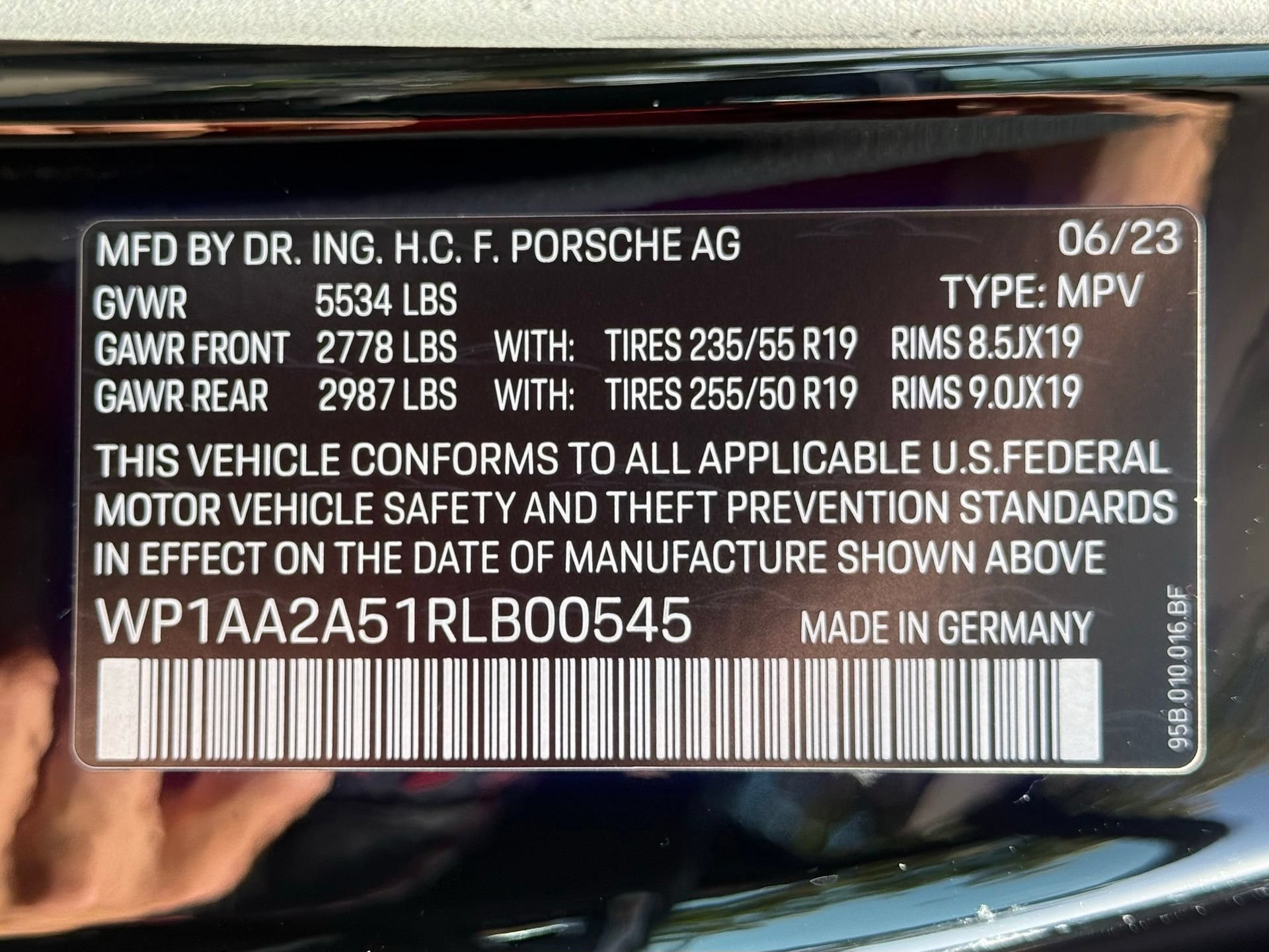 Certified 2024 Porsche Macan AWD/4WD image 36