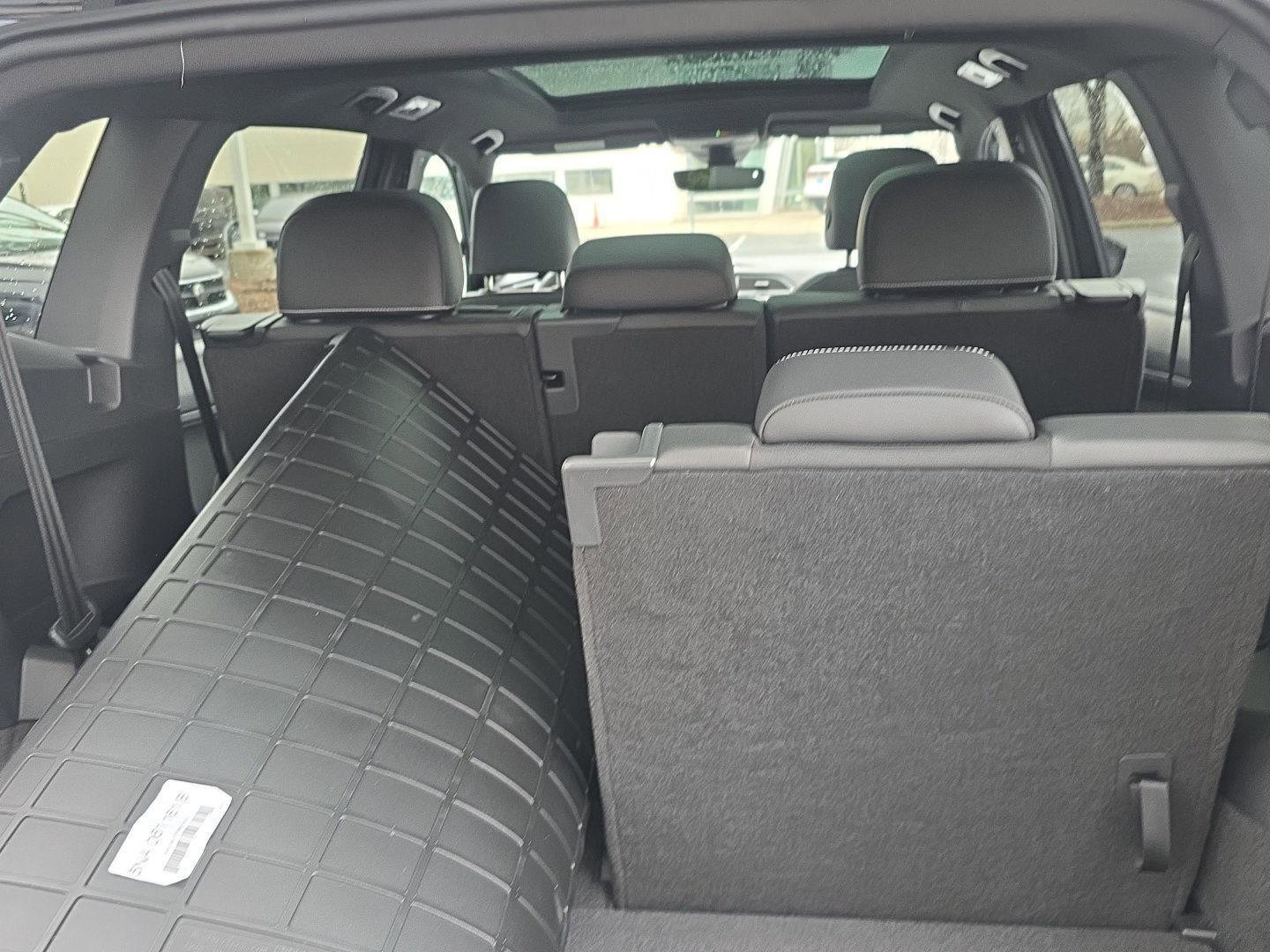 Used 2024 Volkswagen Tiguan SE R-Line image 7