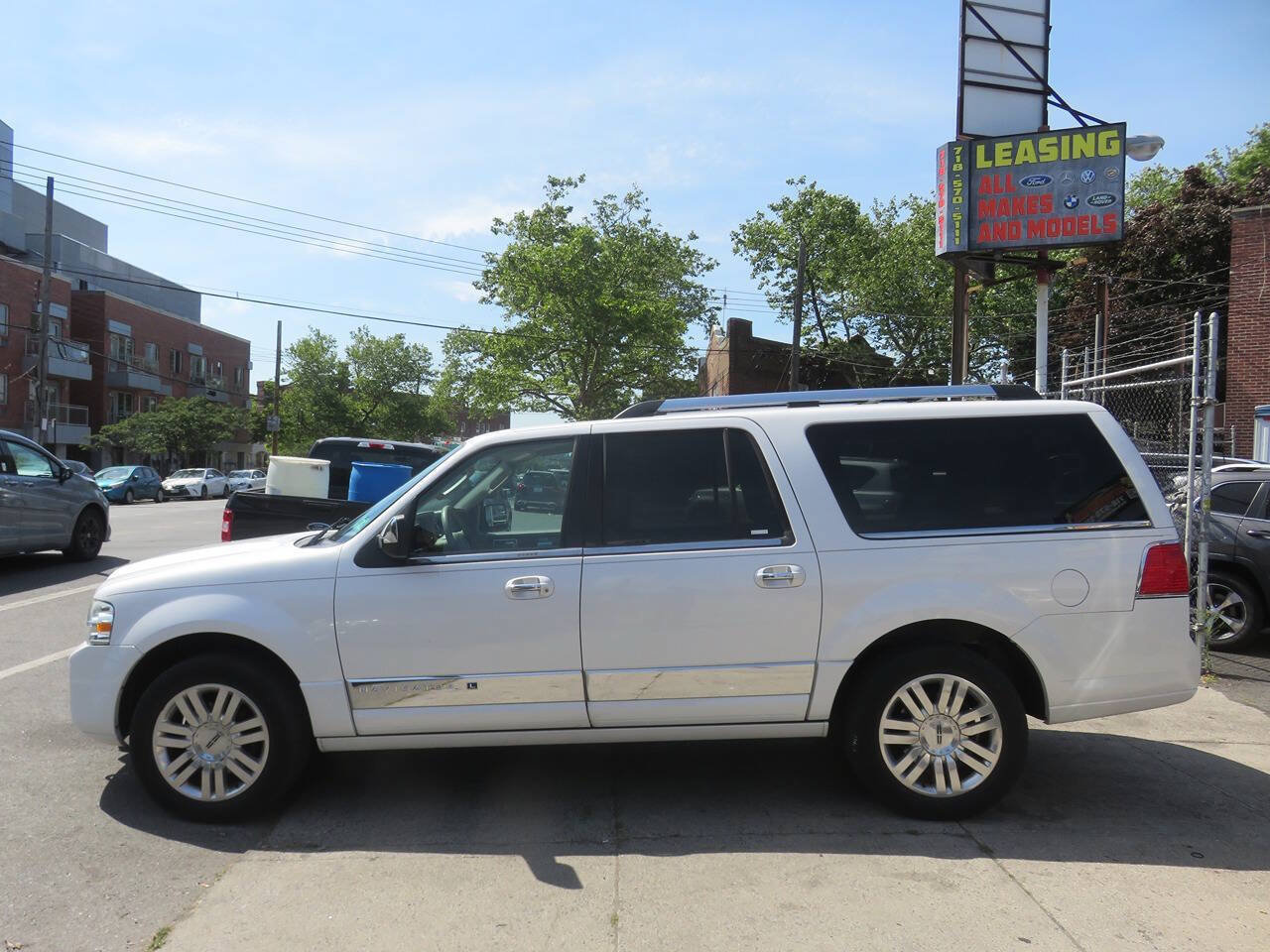 Used 2013 Lincoln Navigator L 4WD w/ HD Trailer Tow Pkg image 7