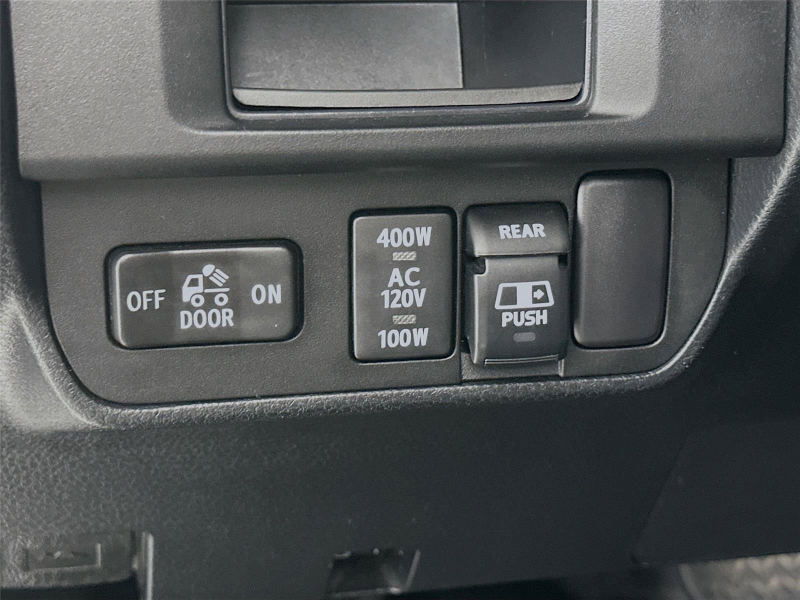 Used 2017 Toyota Tacoma TRD Off-Road AWD/4WD image 14