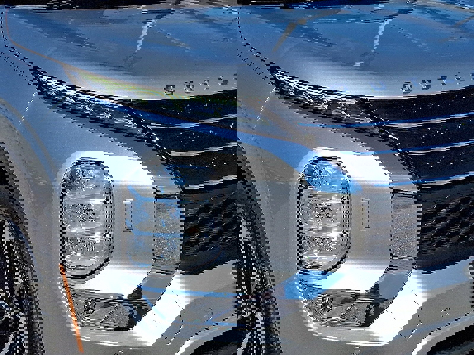 Used 2023 Mitsubishi Outlander SE image 9