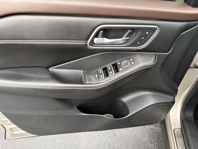 Used 2021 Nissan Rogue Platinum AWD/4WD image 12