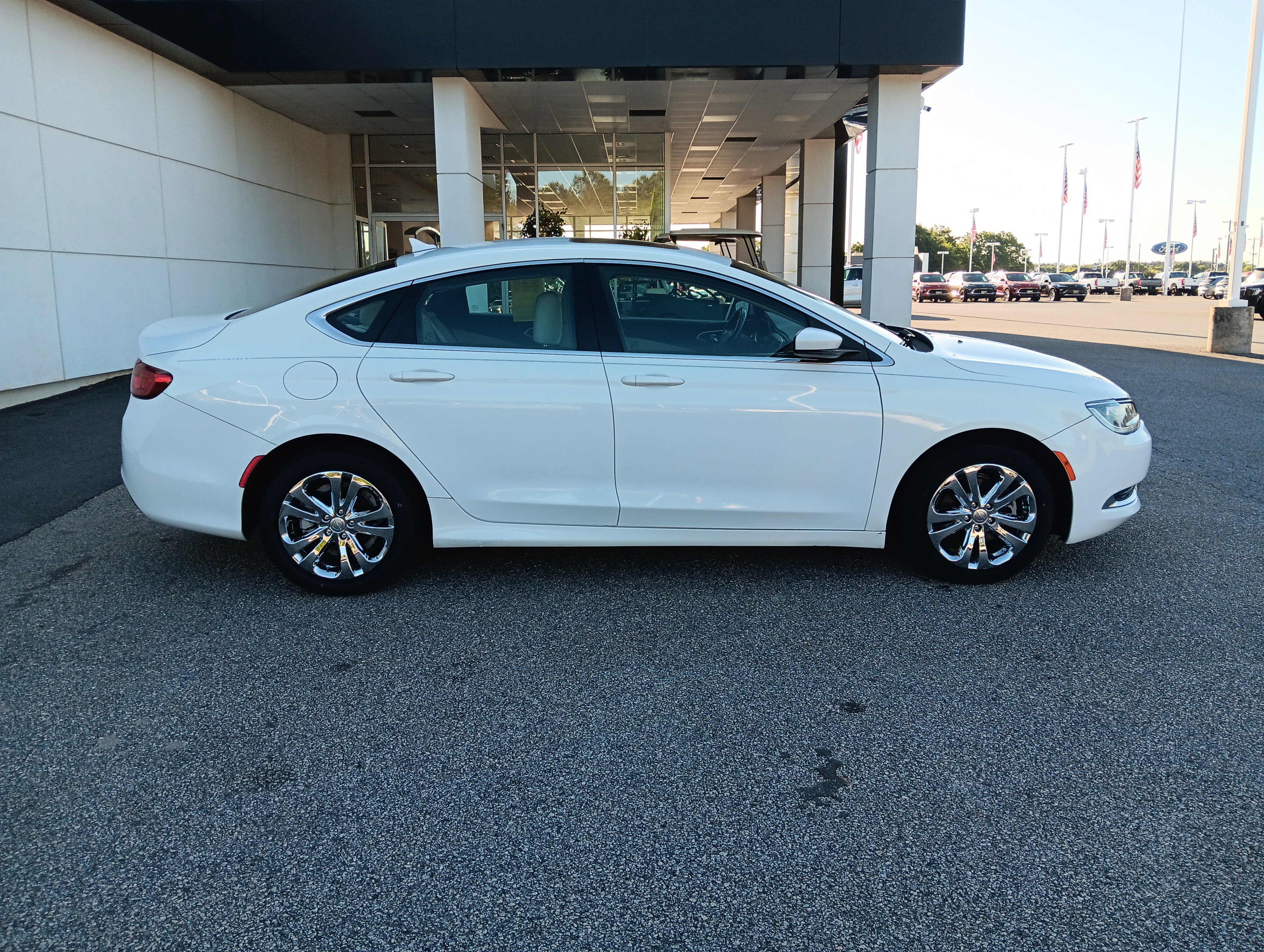 Used 2016 Chrysler 200 Limited w/ Anniversary Edition FWD image 7