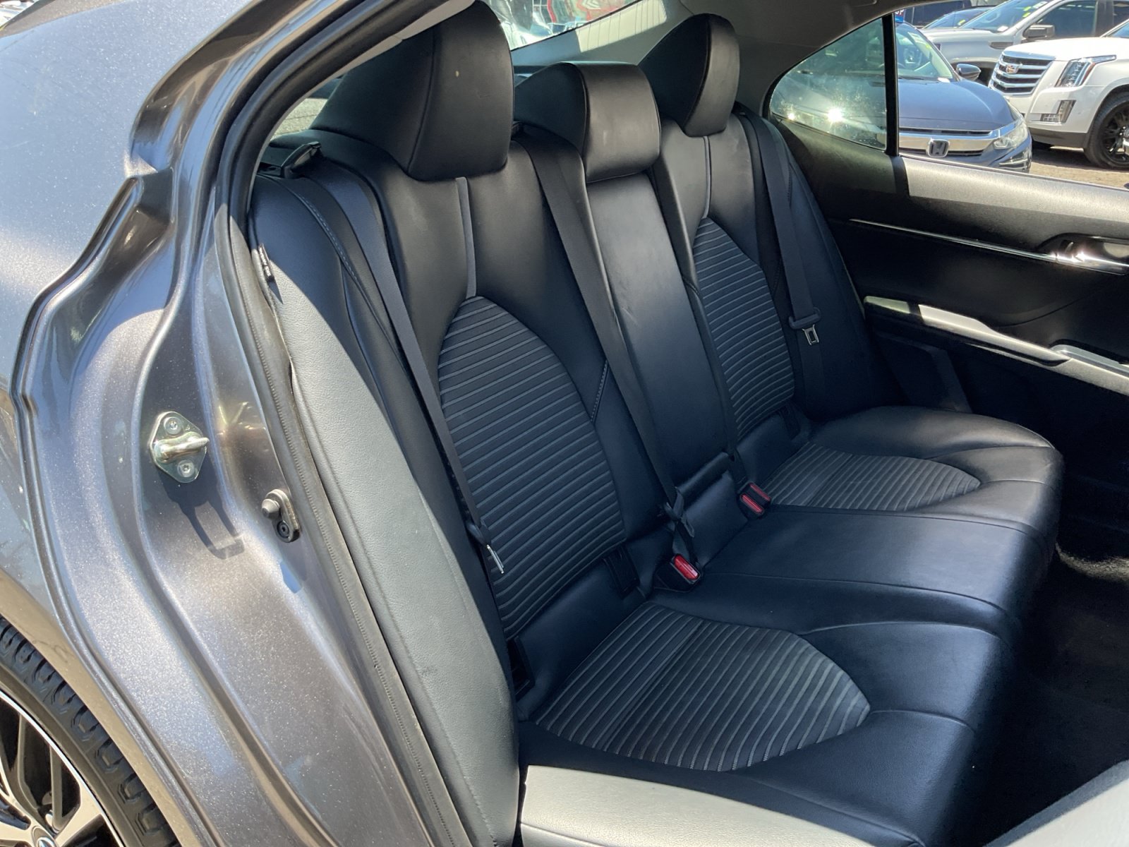 Used 2020 Toyota Camry SE w/ Carpet Mat Package FWD image 20