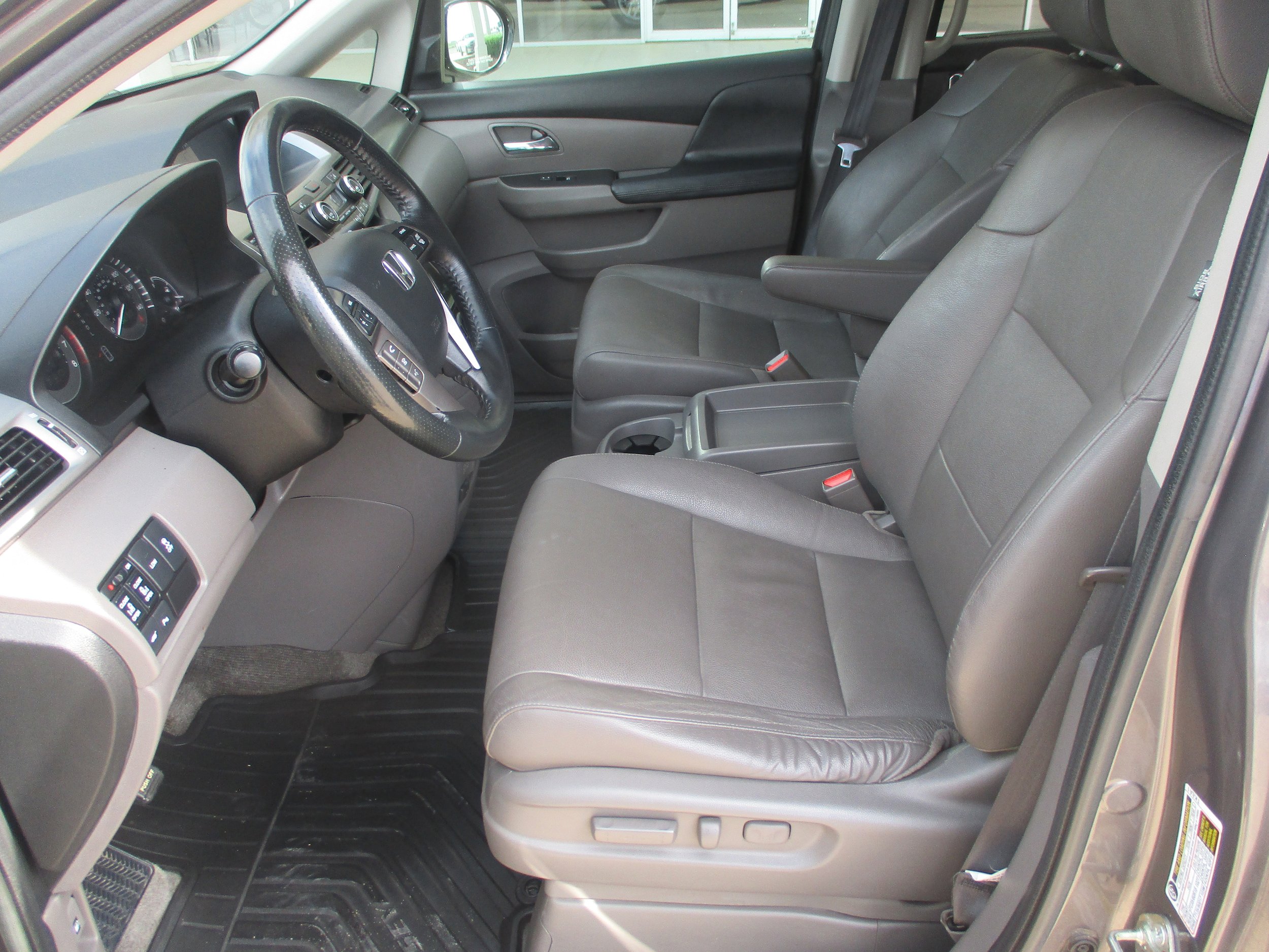 Used 2016 Honda Odyssey Touring Elite image 4