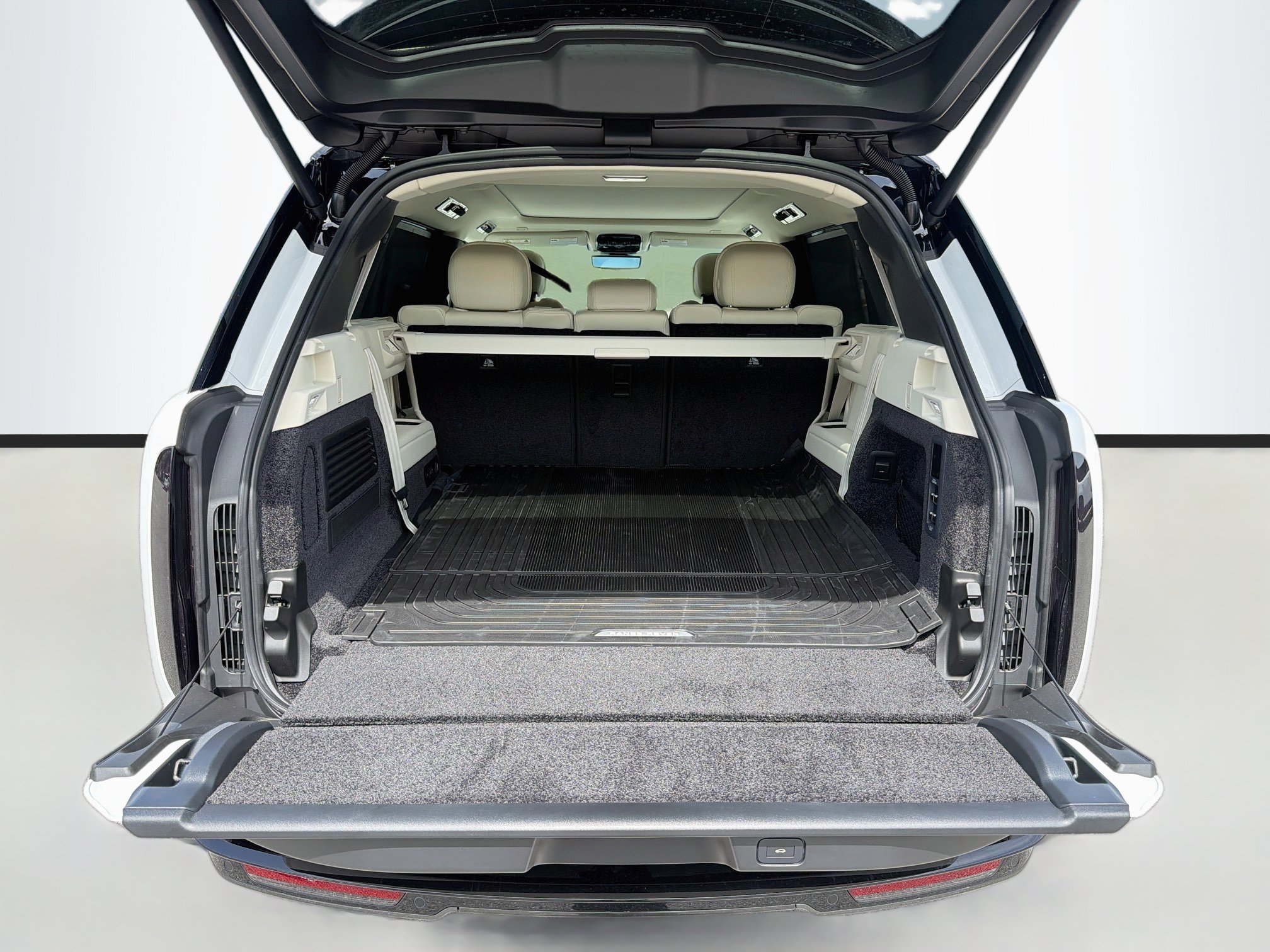 New 2026 Land Rover Range Rover Long Wheelbase SE AWD/4WD image 12