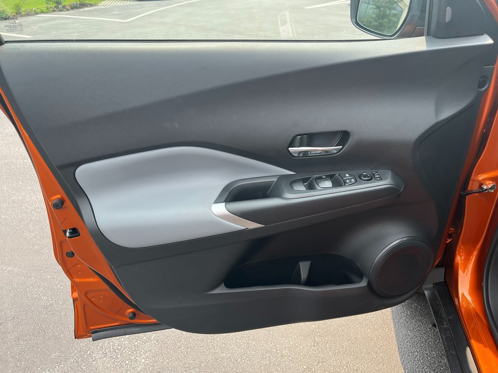 Used 2023 Nissan Kicks SR w/ SR Premium Package FWD image 5