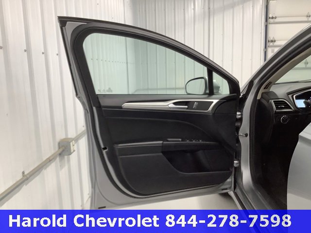 Used 2020 Ford Fusion SE image 14