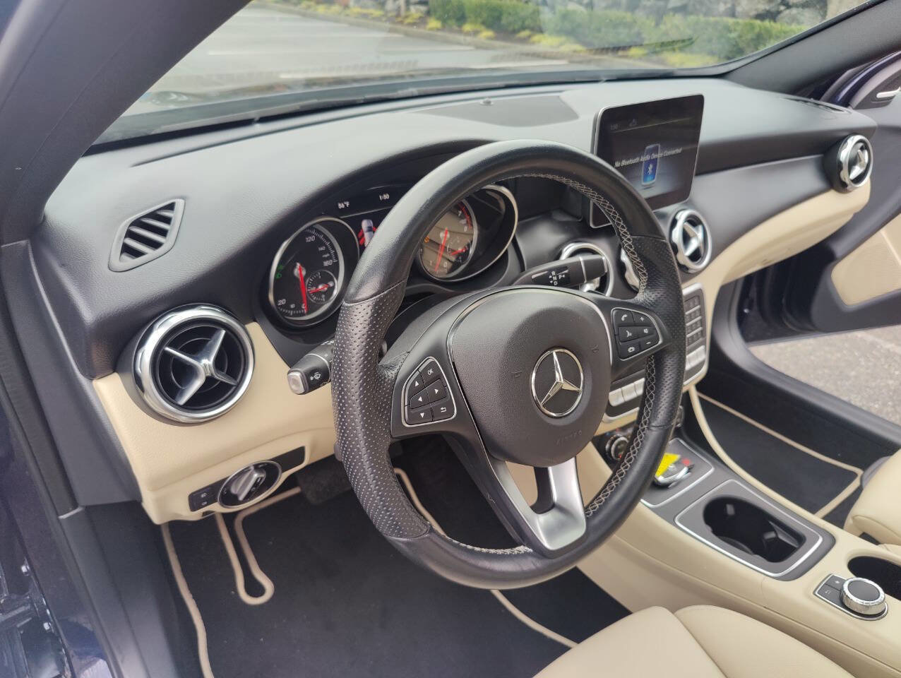 Used 2019 Mercedes-Benz GLA 250 4MATIC w/ Premium Package image 13