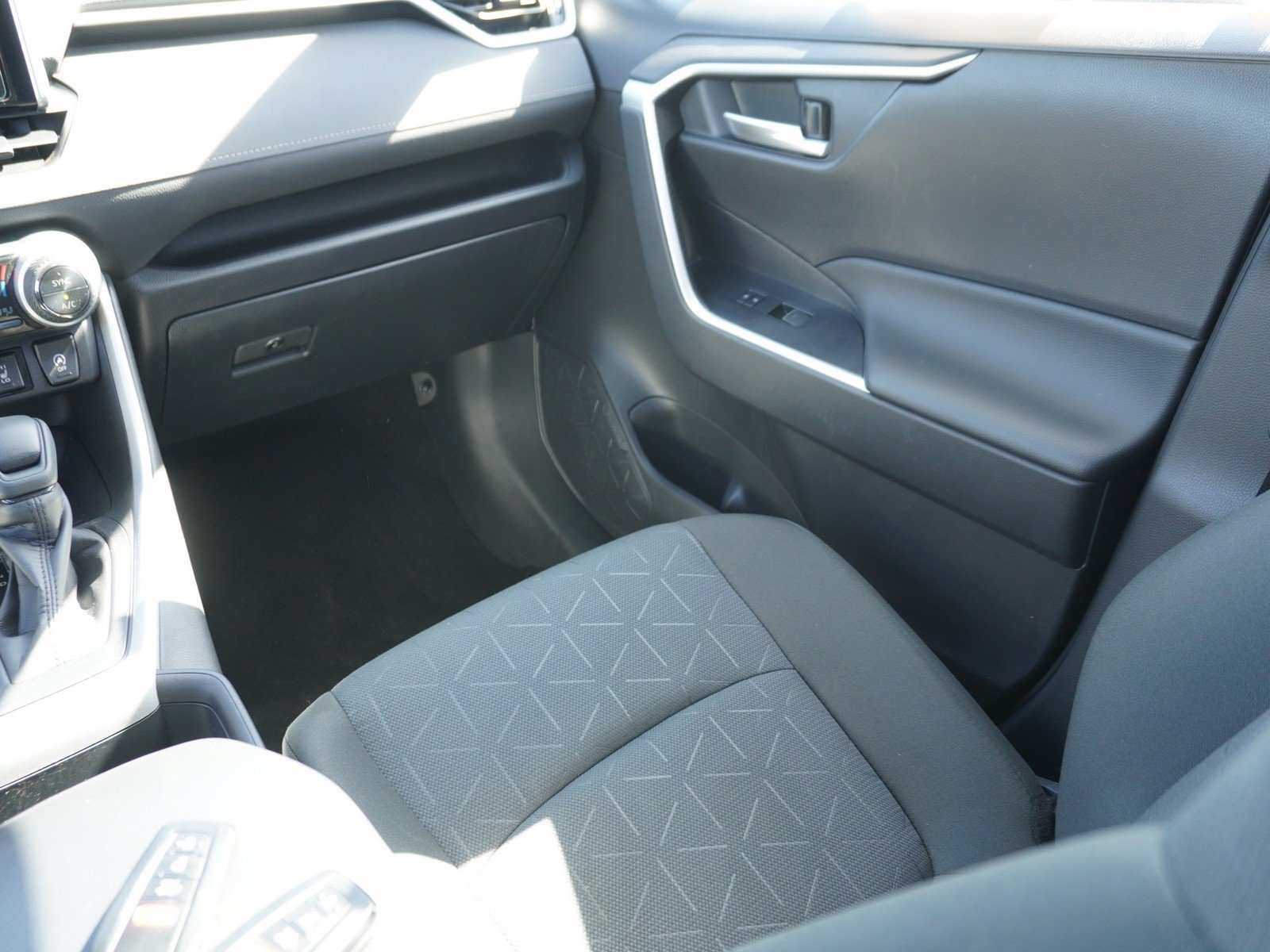 Used 2025 Toyota RAV4 XLE w/ Convenience Package AWD/4WD image 17