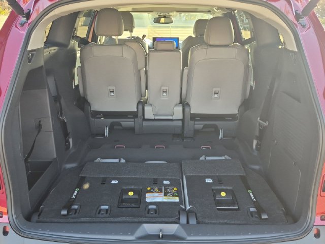 Certified 2026 Toyota Sienna XLE FWD image 28