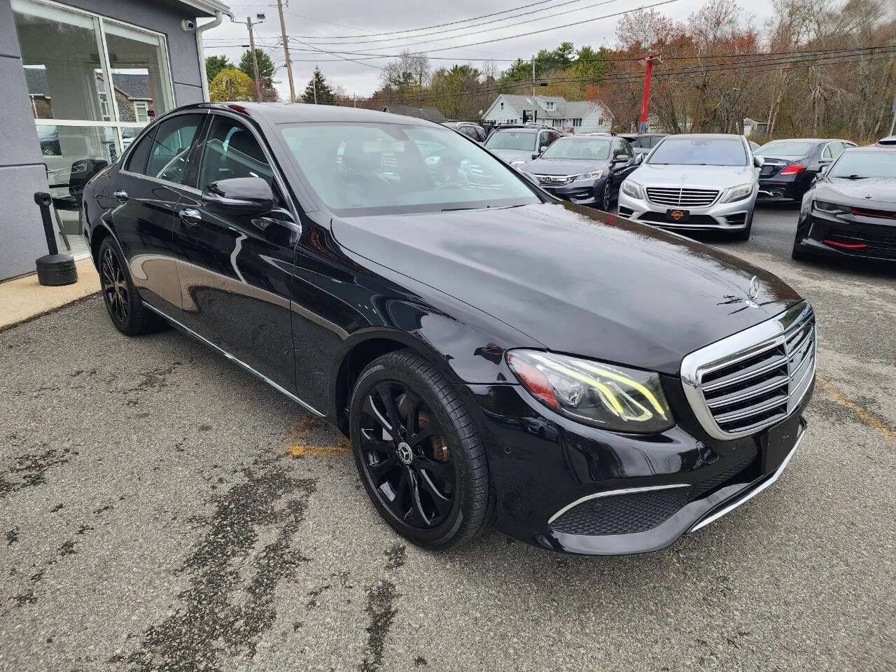 Used 2017 Mercedes-Benz E 300 4MATIC image 3