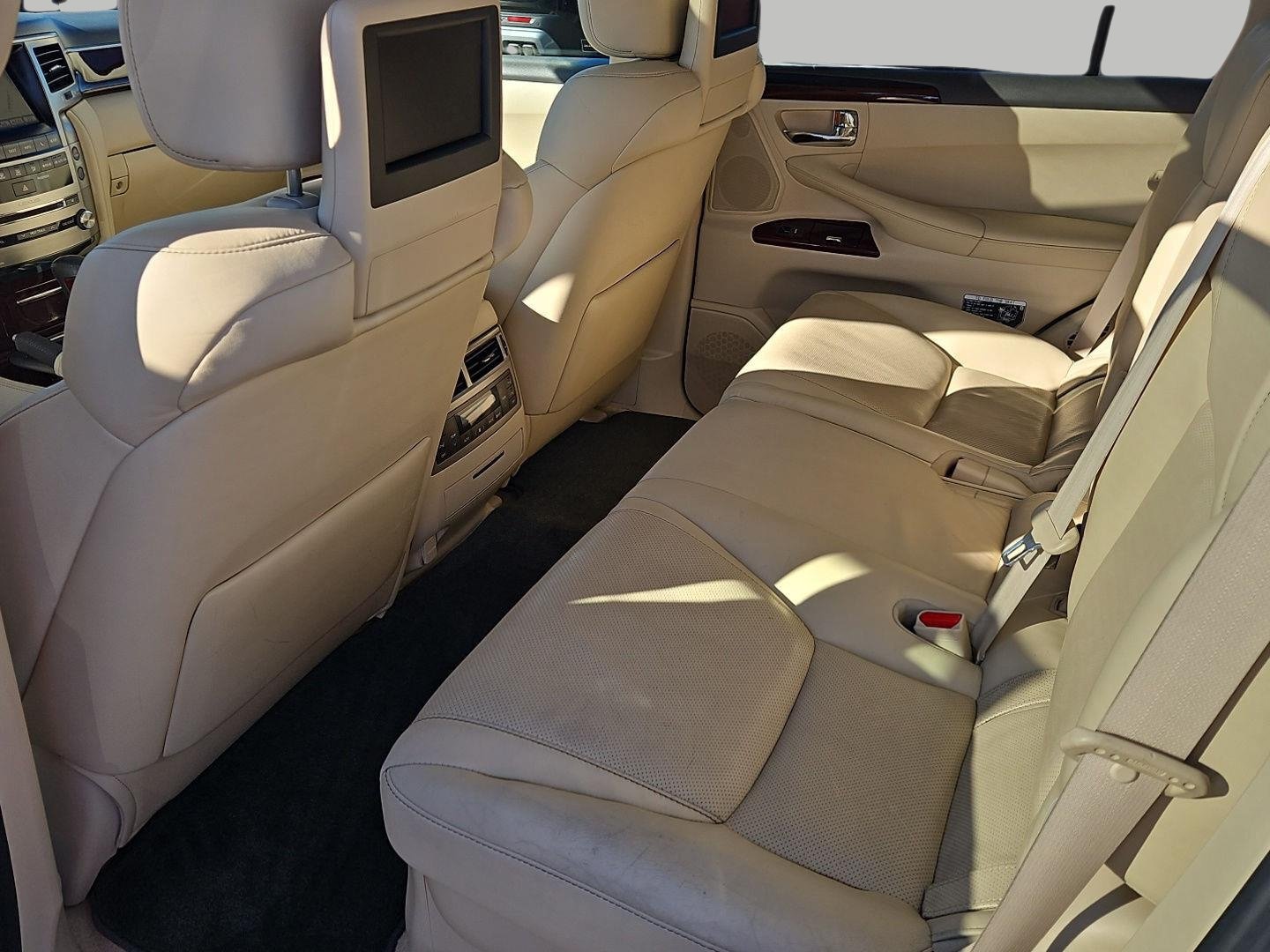 Used 2015 Lexus LX 570 4WD image 16