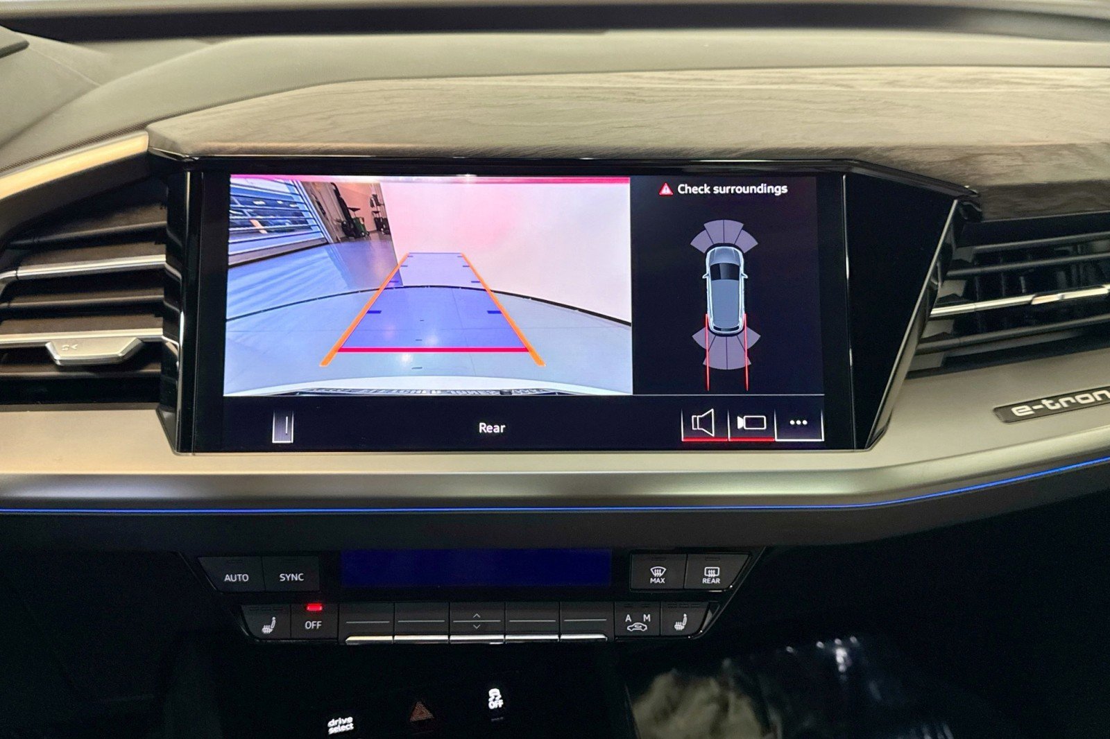 Used 2025 Audi Q4 e-tron Premium Plus image 14