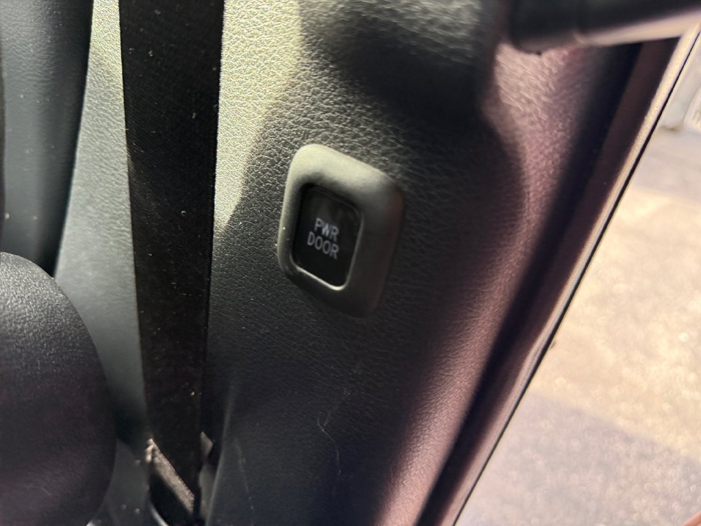 Used 2025 Toyota Sienna Platinum AWD/4WD image 25
