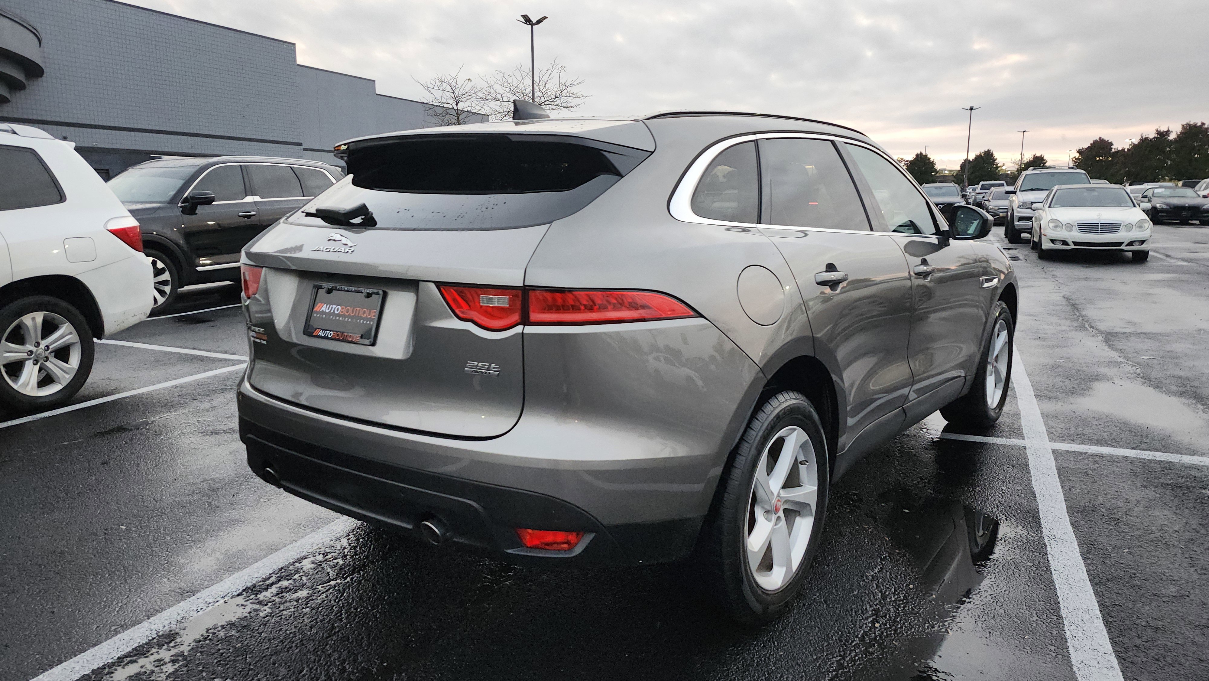Used 2020 Jaguar F-PACE Premium image 11