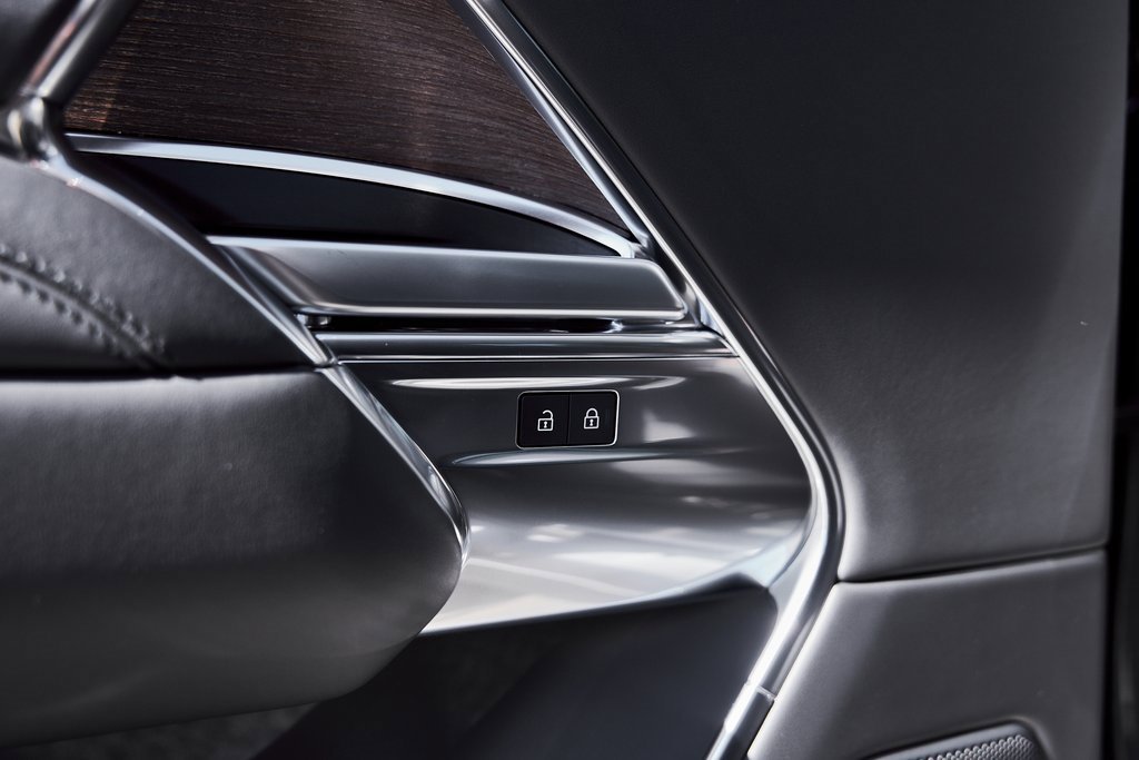 Used 2024 Land Rover Range Rover SE image 32