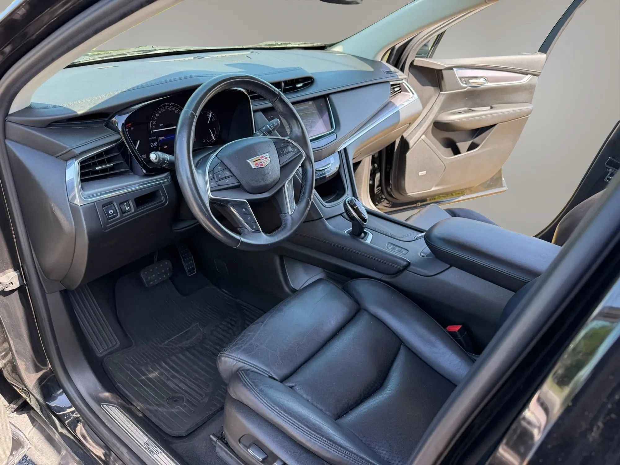 Used 2017 Cadillac XT5 Luxury w/ Driver Awareness Package AWD/4WD image 11