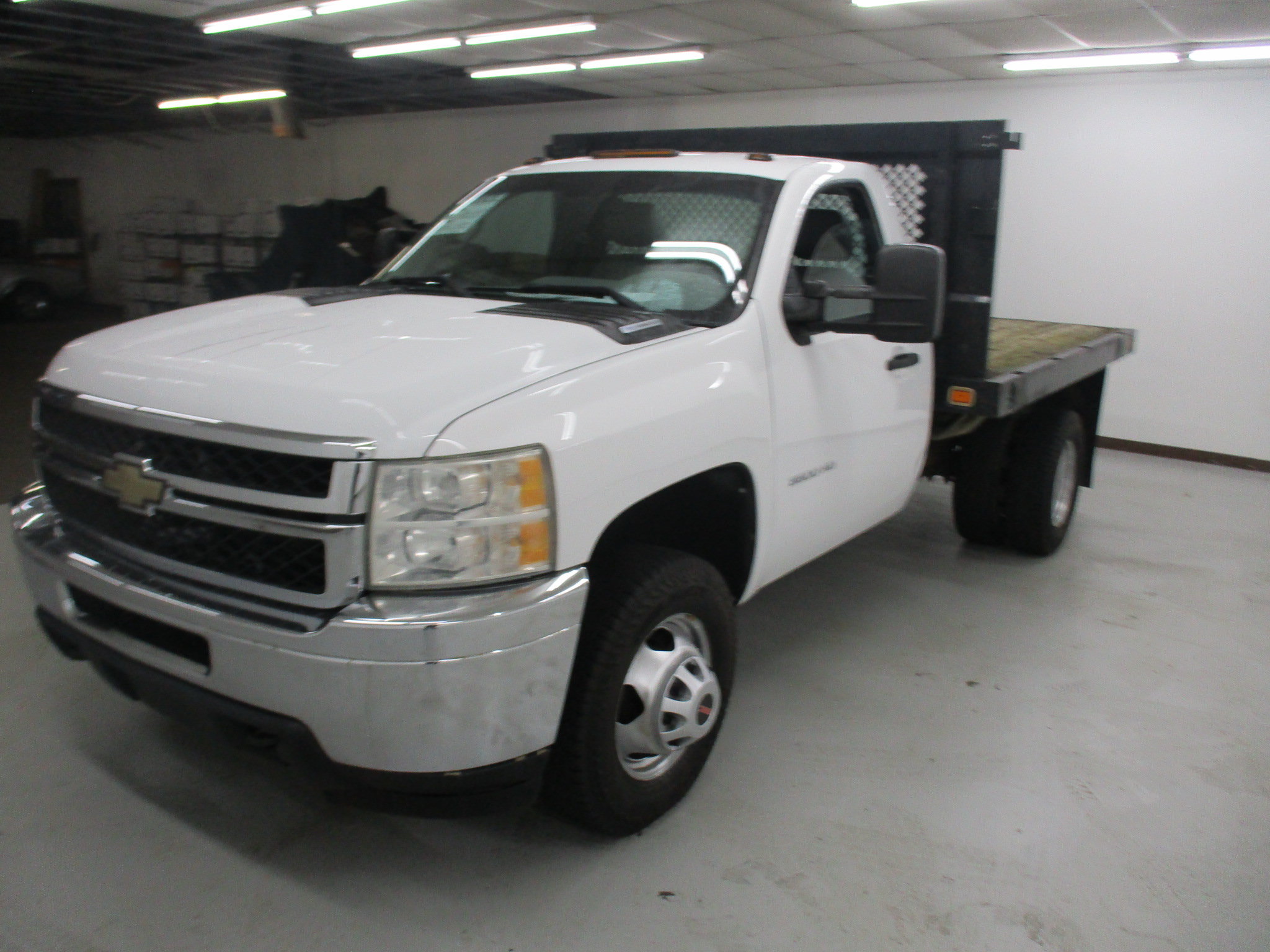 Used 2011 Chevrolet Silverado 3500 W/T w/ Skid Plate Package AWD/4WD image 2