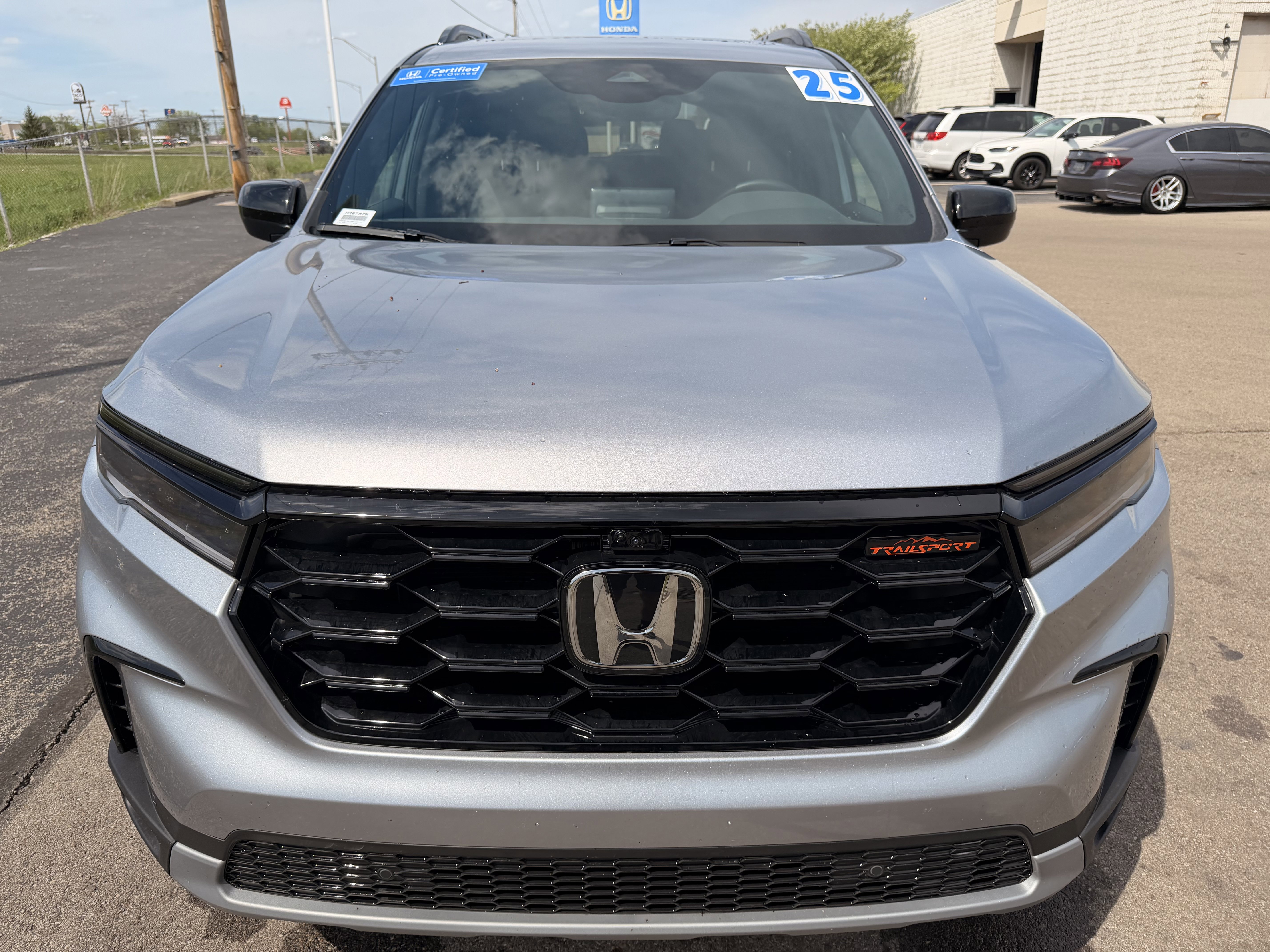 Used 2025 Honda Pilot TrailSport image 8