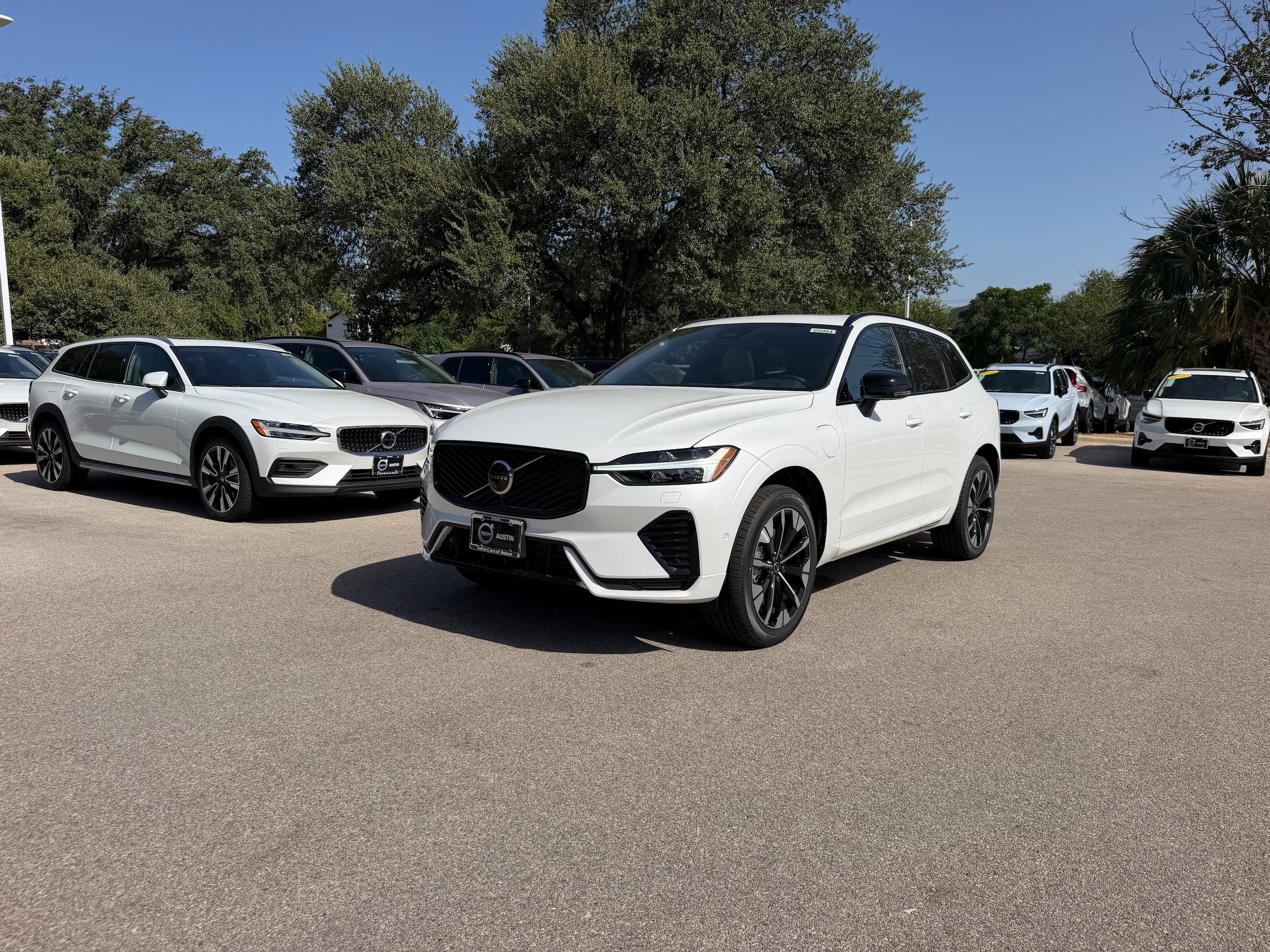 New 2026 Volvo XC60 T8 Plus w/ Protection Package Premier AWD/4WD image 2