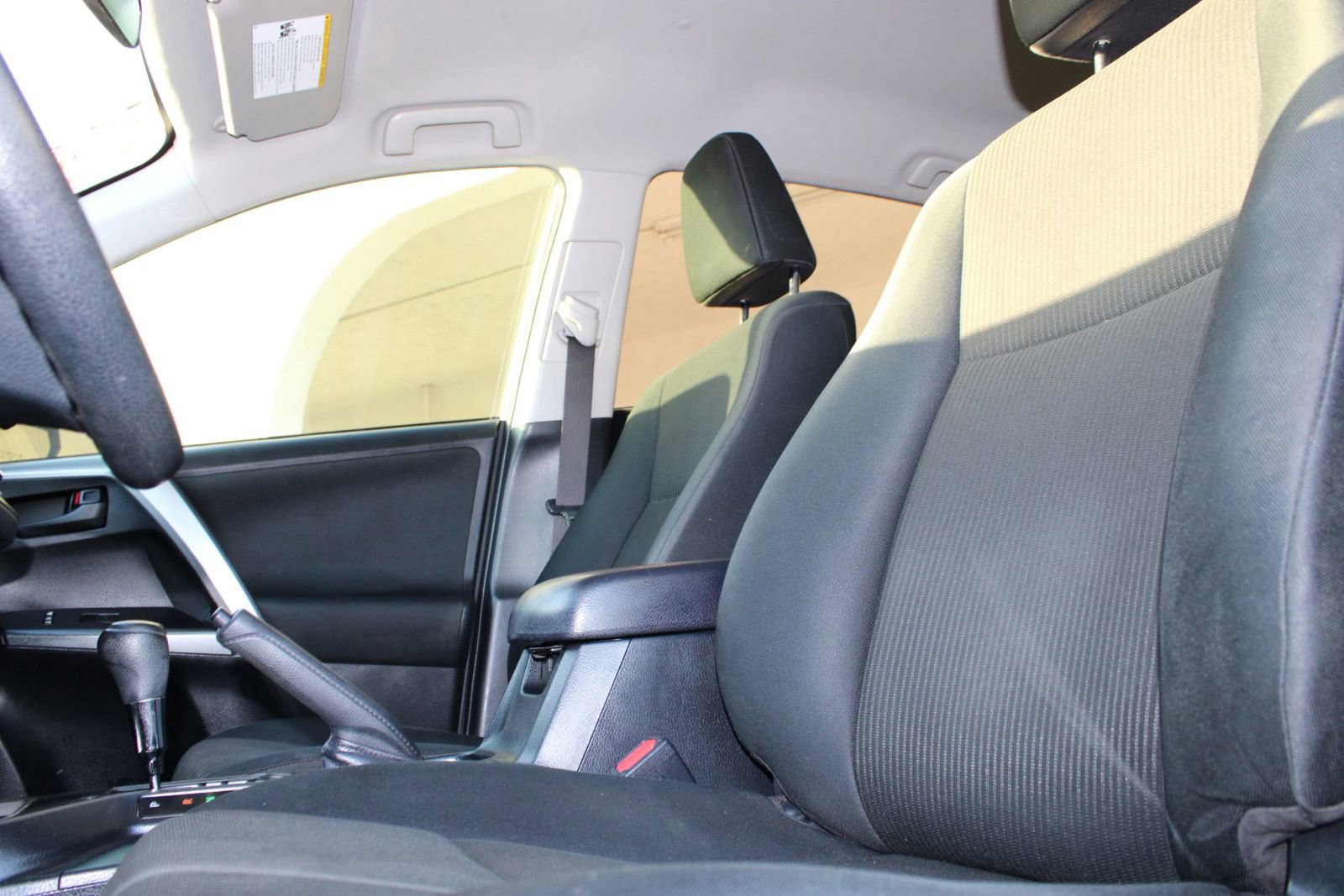 Used 2016 Toyota RAV4 LE image 4