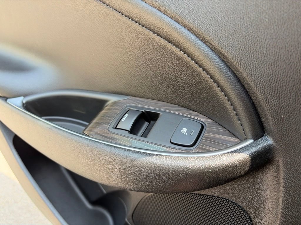 Used 2020 Chevrolet Malibu Premier FWD image 33
