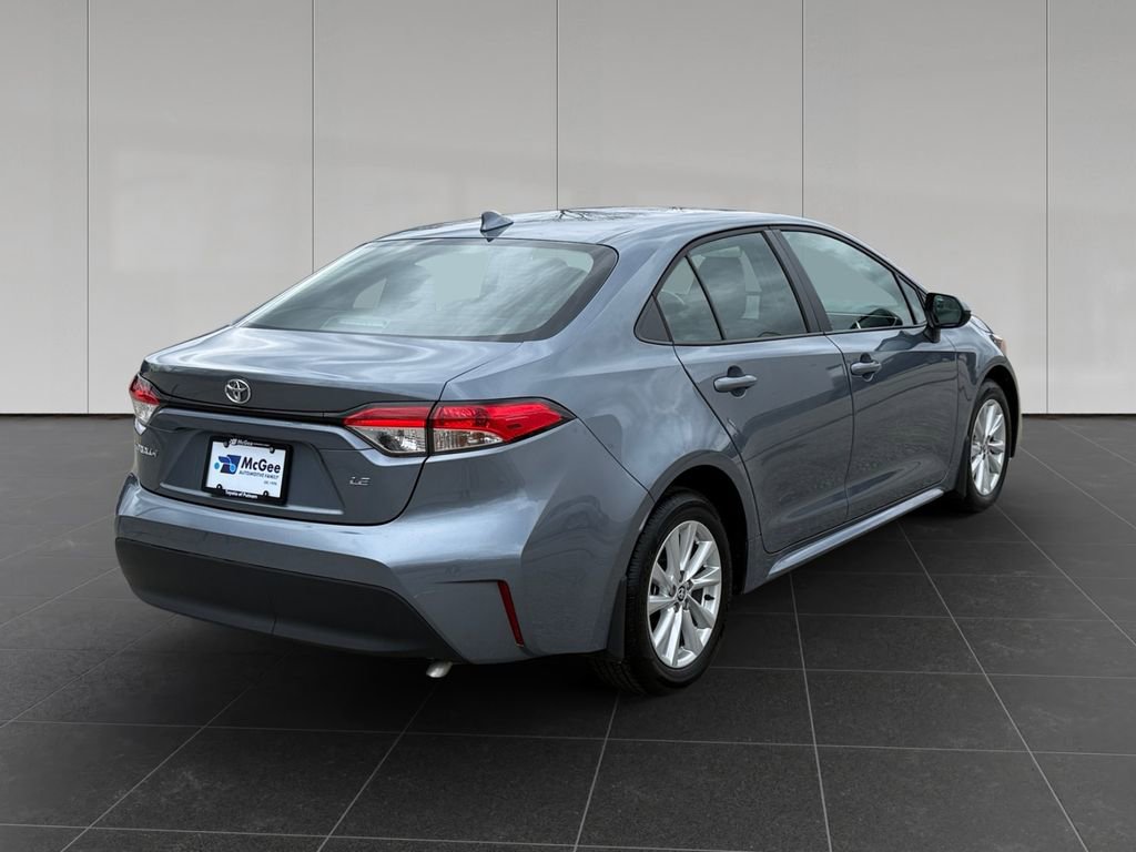 Used 2025 Toyota Corolla LE w/ LE Premium Package image 5
