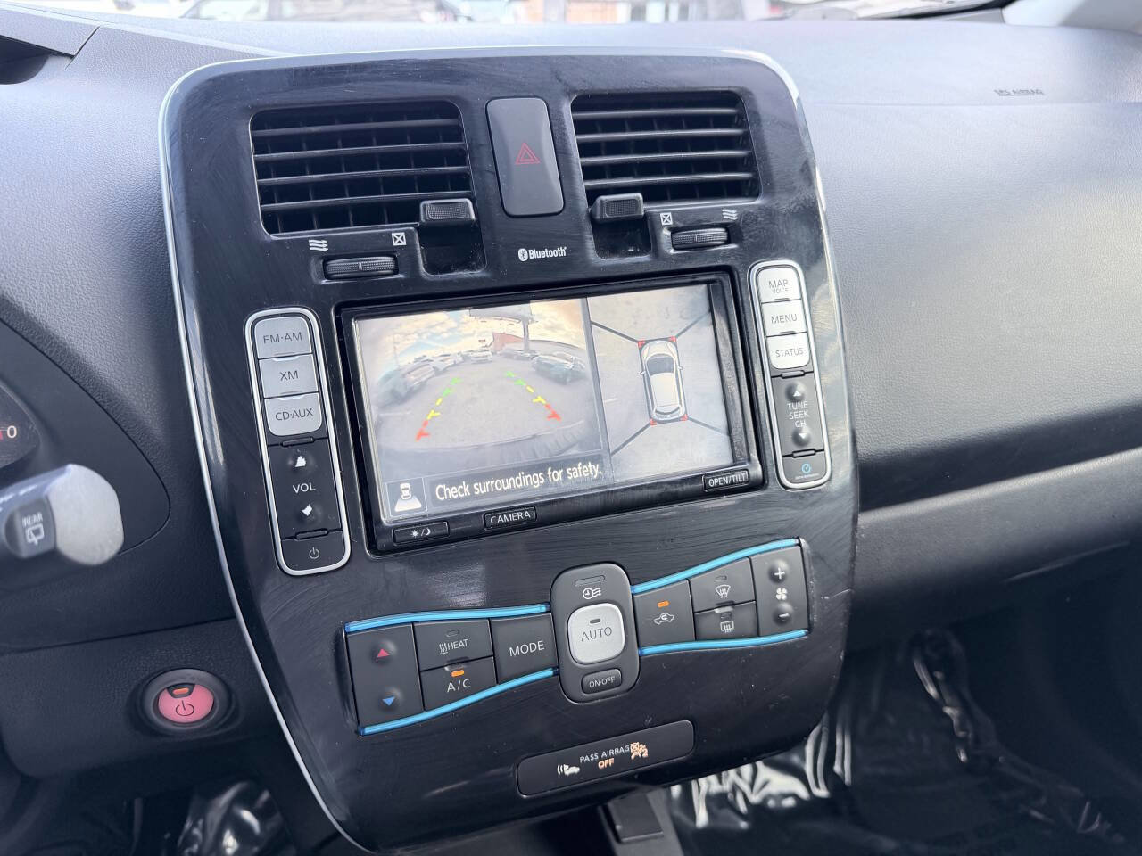 Used 2015 Nissan Leaf SL w/ Premium Package image 19