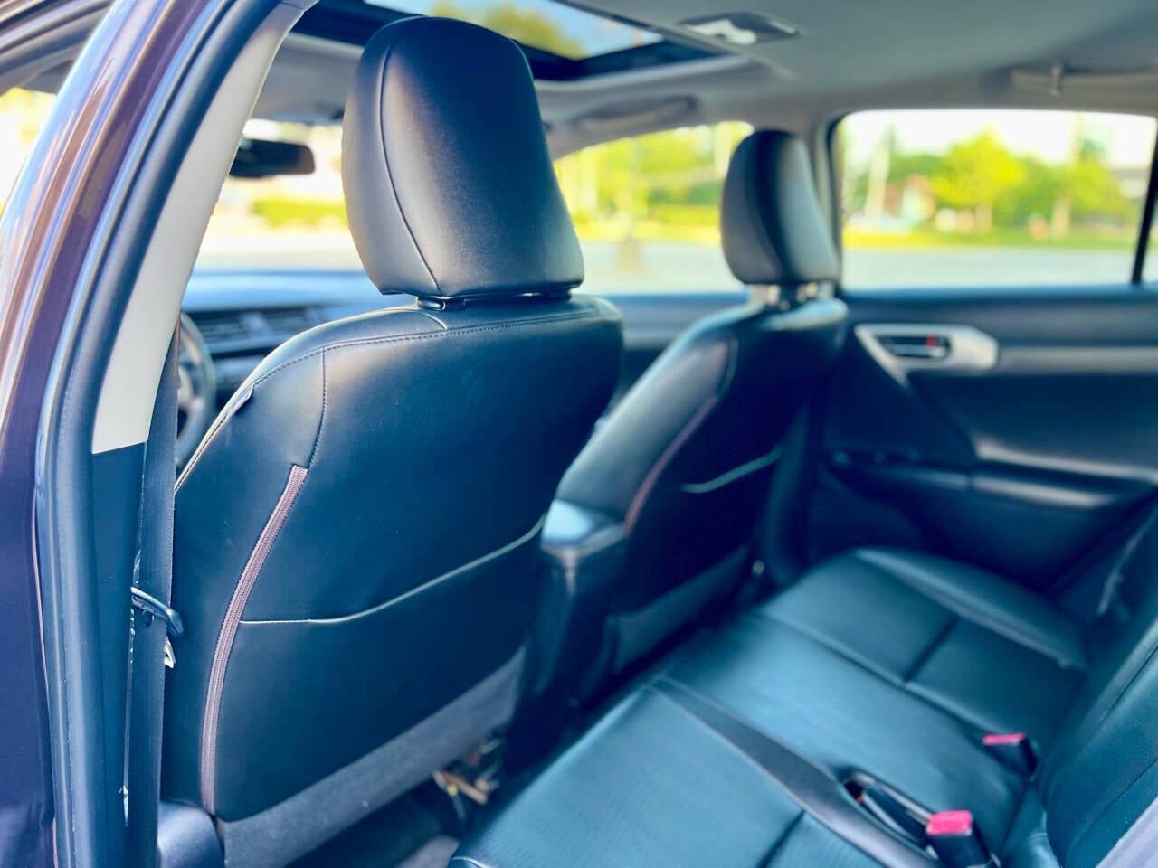Used 2011 Lexus CT 200h Premium image 13