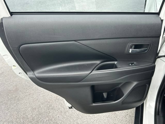 Used 2016 Mitsubishi Outlander GT AWD/4WD image 30