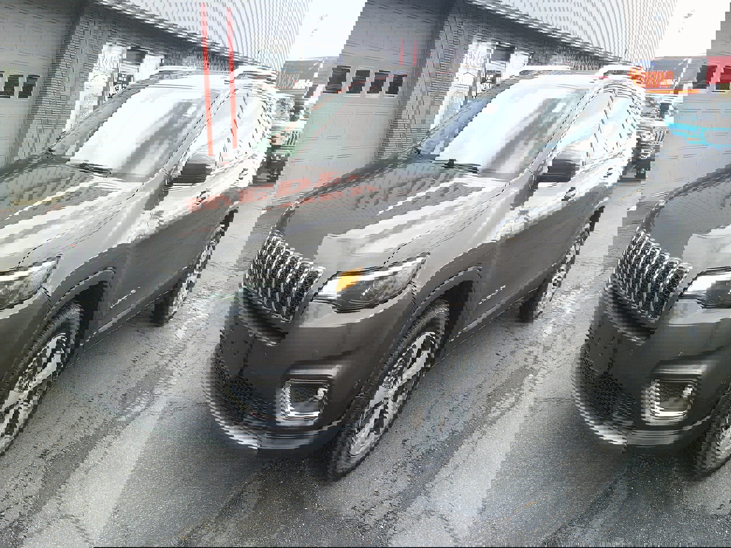 Used 2019 Jeep Cherokee Limited w/ Luxury Group image 12