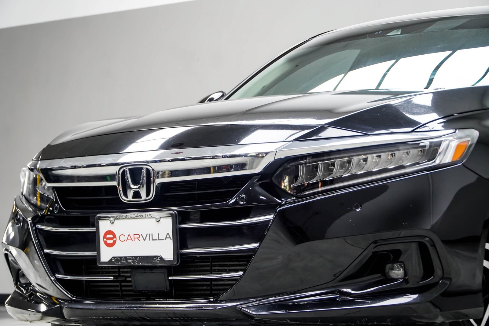 Used 2021 Honda Accord Touring image 2