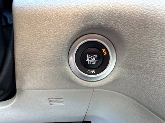 Used 2023 Chrysler Pacifica Touring-L FWD image 23