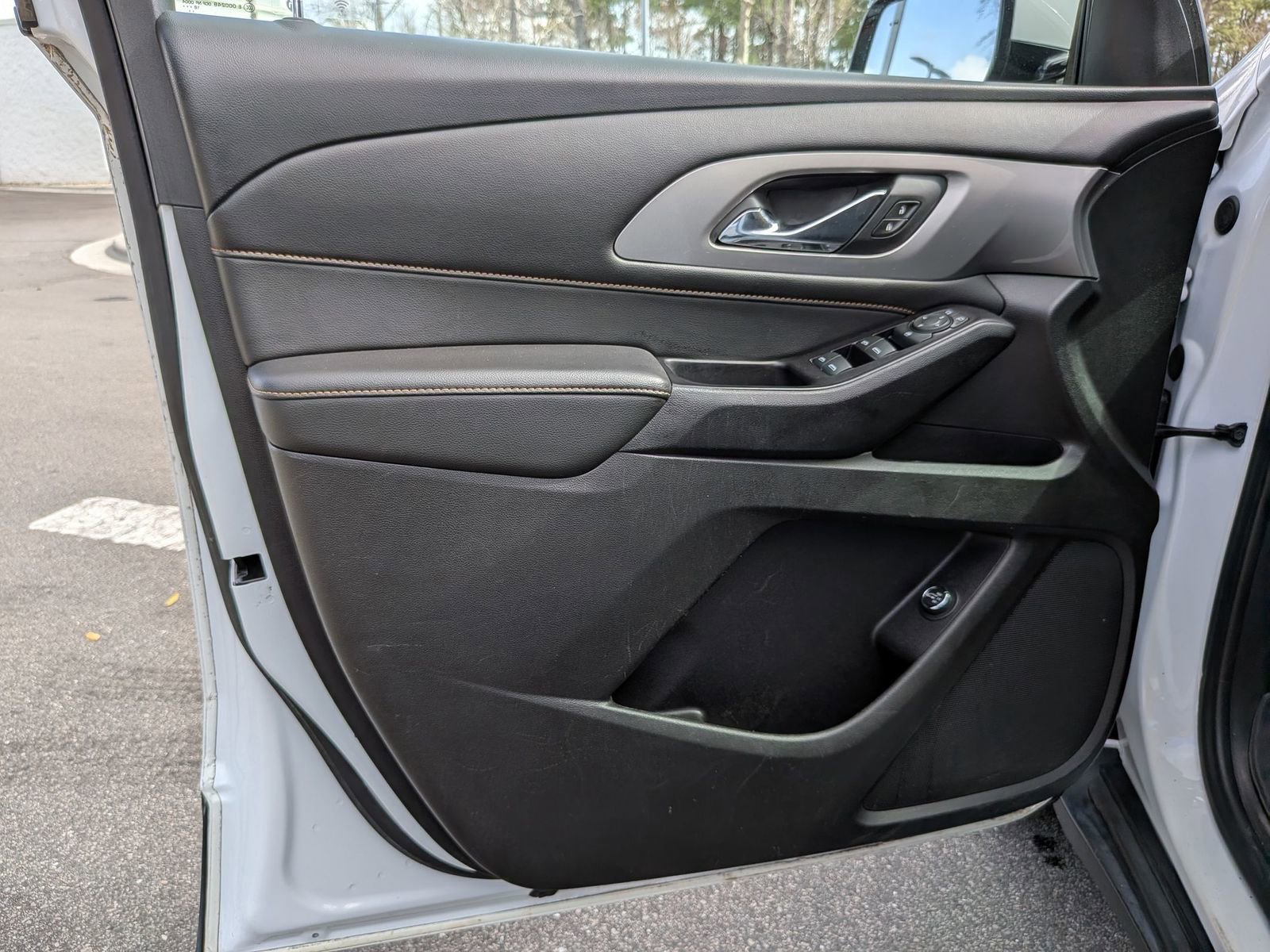 Used 2019 Chevrolet Traverse LT image 12
