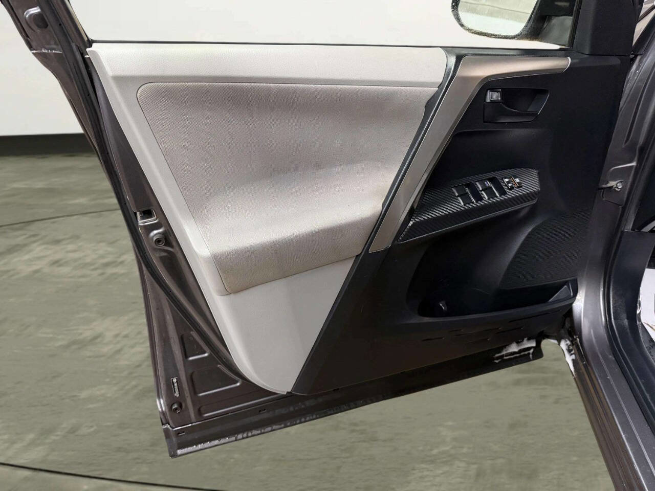 Used 2013 Toyota RAV4 XLE image 13