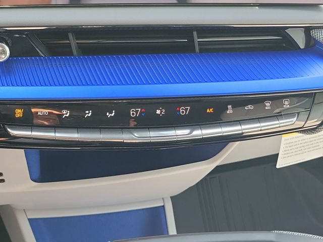 New 2027 Cadillac Optiq Luxury w/ LPO, Floor Liner Package AWD/4WD image 16