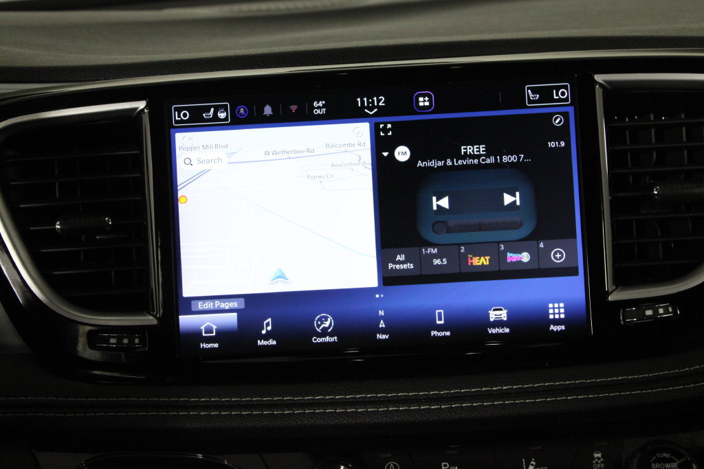 Used 2026 Chrysler Pacifica Limited FWD image 8