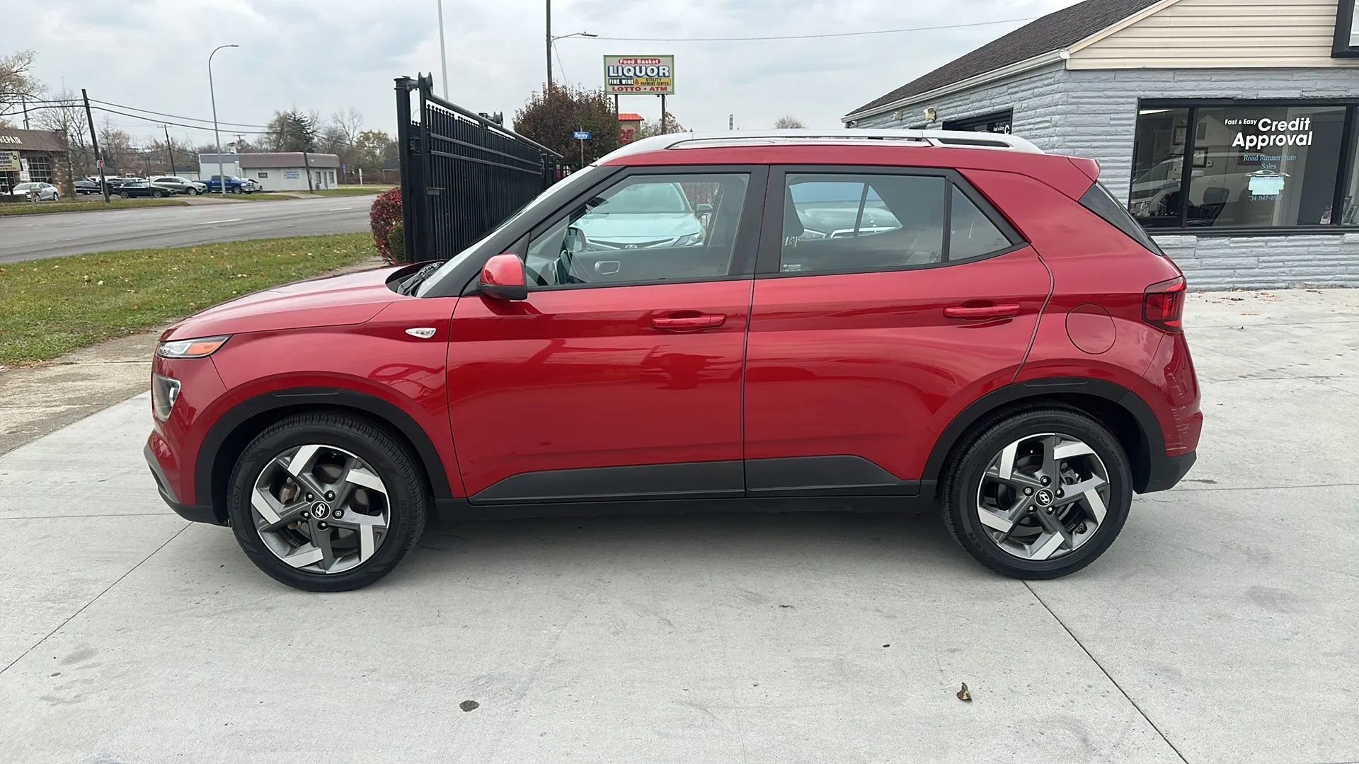 Used 2022 Hyundai Venue SEL image 8