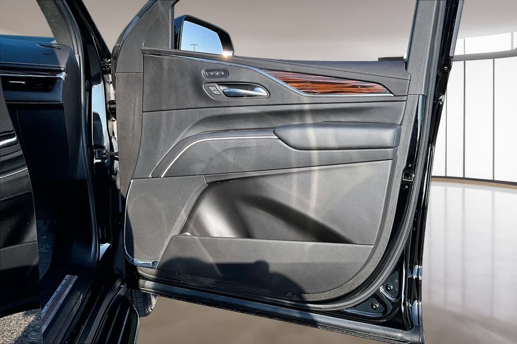 Used 2023 Cadillac Escalade ESV Premium Luxury AWD/4WD image 19