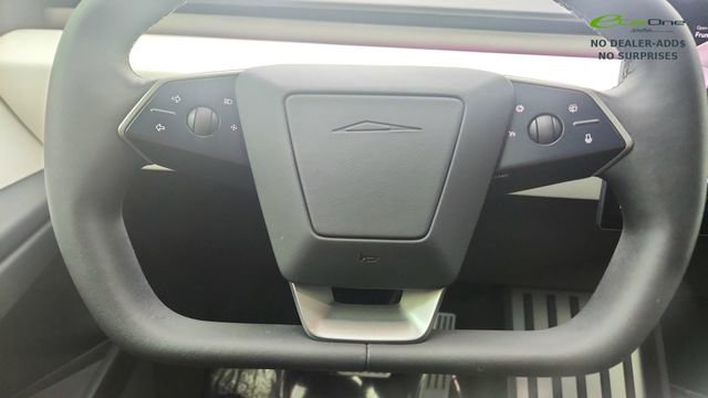 Used 2024 Tesla Cybertruck AWD Crew Cab image 40