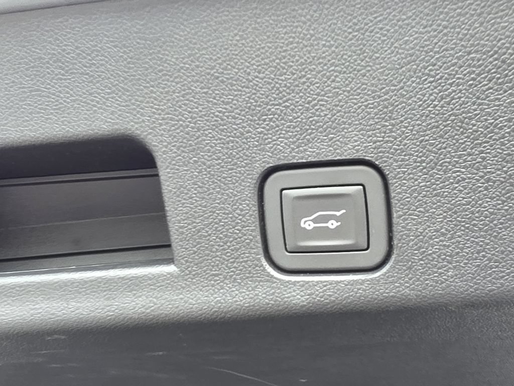 Used 2026 Chevrolet Traverse LT AWD/4WD image 13