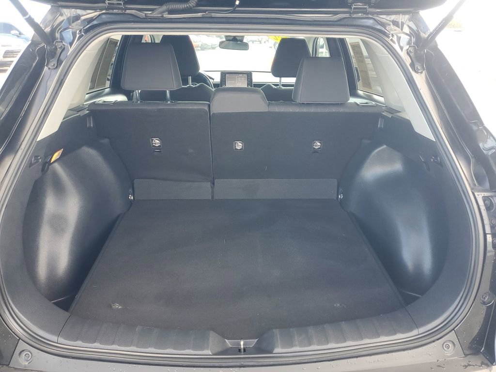 Used 2022 Toyota Corolla Cross LE image 8