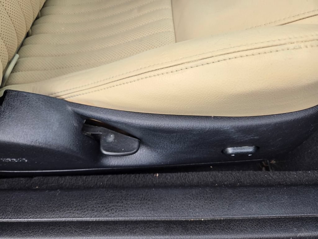 Used 2004 Ford Thunderbird RWD image 13