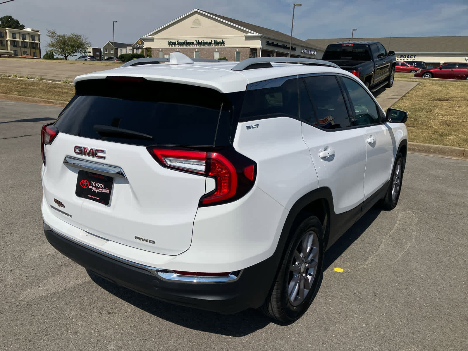 Used 2024 GMC Terrain SLT image 7