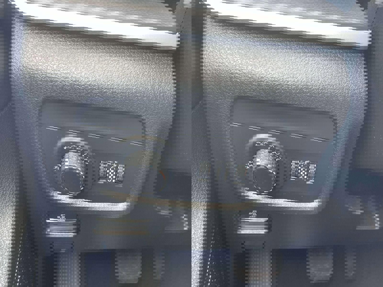 Used 2023 Jeep Grand Cherokee Laredo AWD/4WD image 20